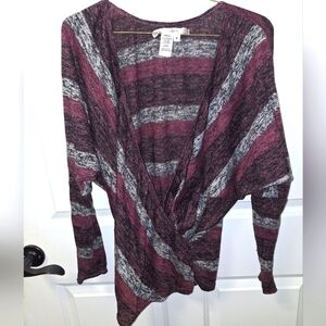 A Studio M faux wrap long sleeve pullover ladies top in a size small.